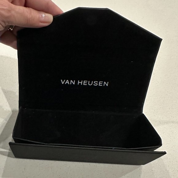 🌴VAN HEUSEN Oversized Sunglasses Case🌴 - Picture 1 of 4